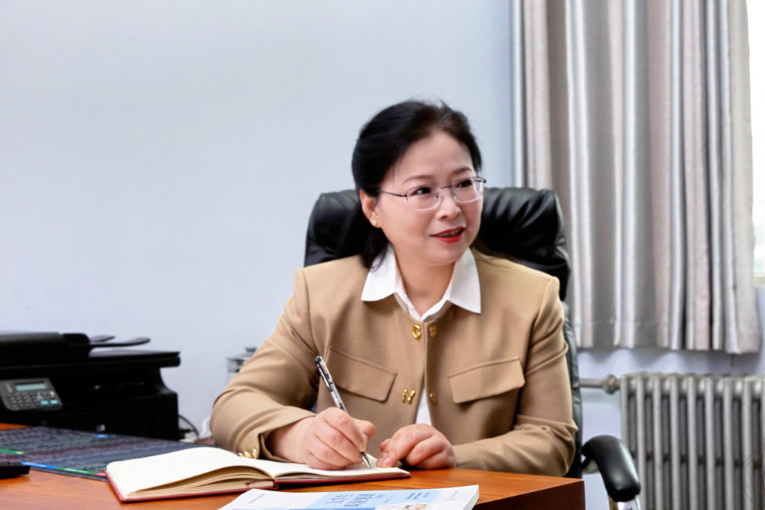 张颜梅 | 做学生的“温暖驿站”